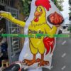 Mascot hơi hình con gà 3 roi hoi vay tay gia re YCzJ