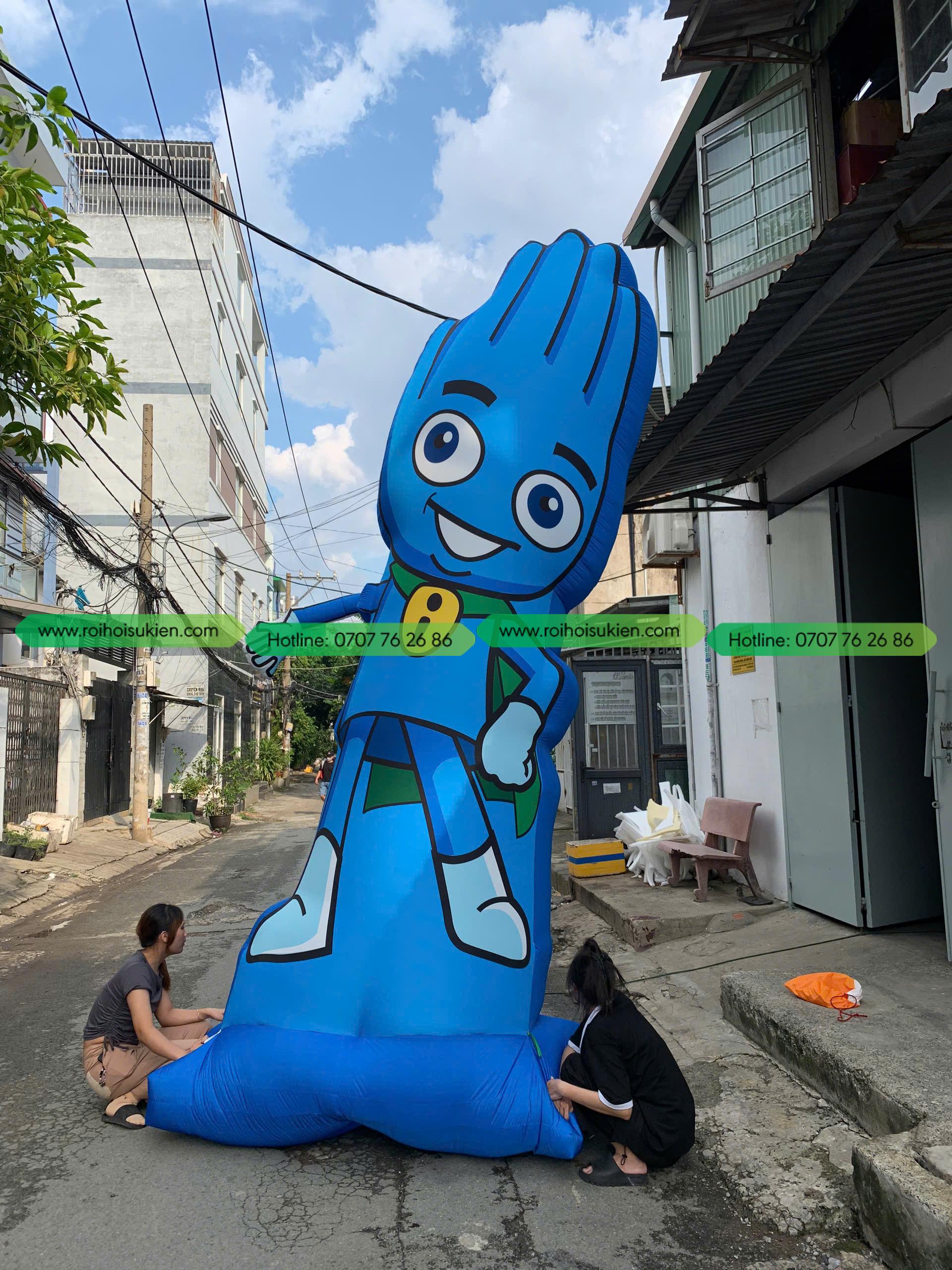 RỐI CẬU BÉ BÀN TAY KHỔNG LỒ 1 z5740236064943 aad580e8a376414cce446eca80b5985a